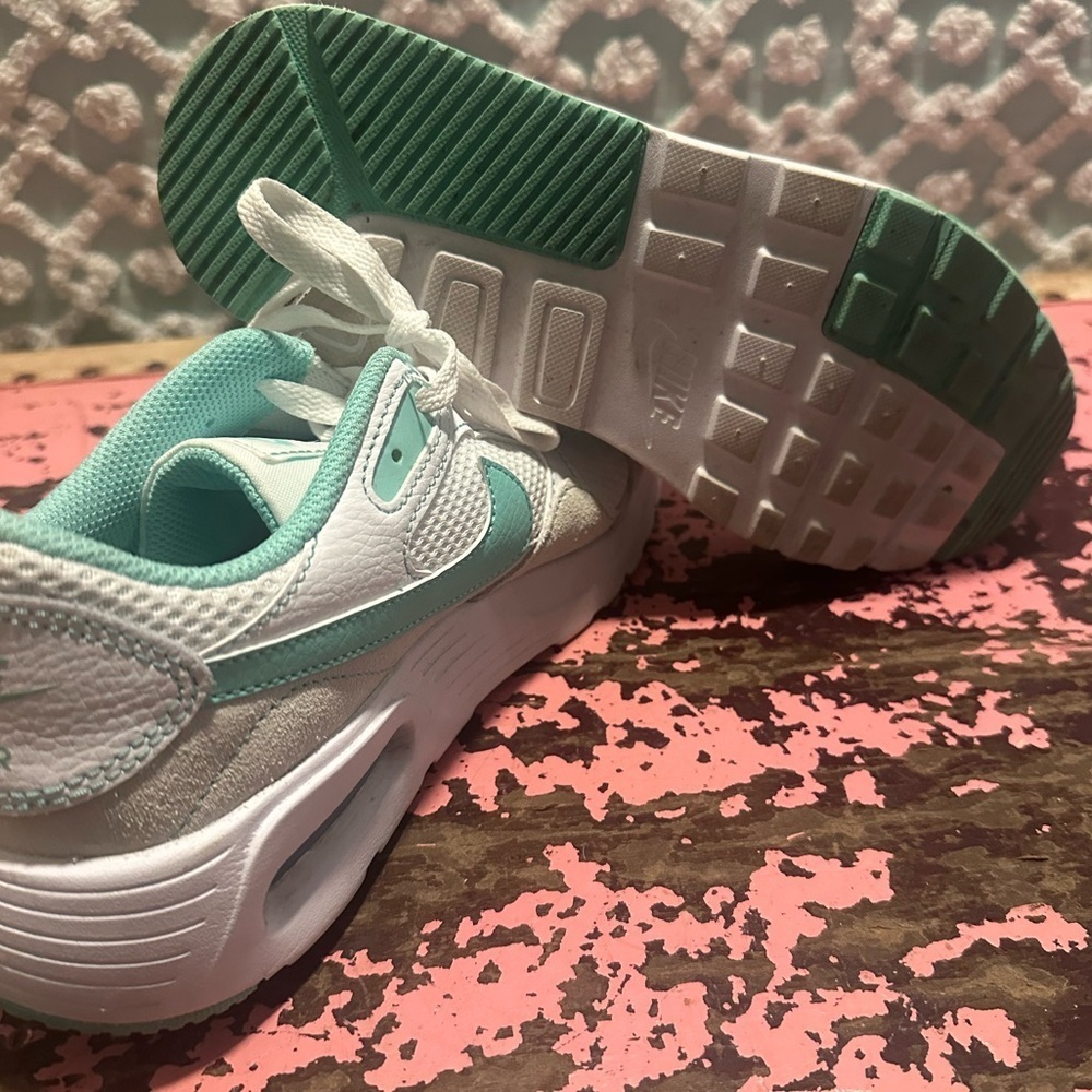 White and teal Women’s NIKE Airmax Sz 7.5 - Picture 9 of 9